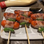 鳥一番 - ウィンナー肉巻き　180円