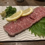 鳥一番 - 国産黒毛和牛タタキ　380円