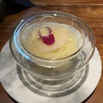 空色 - スープ アウトゥンノ　芳ばしい焼き梨と爽やかな柚子のグラニテ添え
