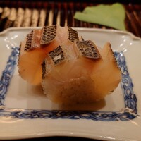 鎌倉 北じま - ウメイロの棒寿司