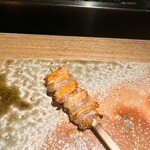 炭割烹 新谷 - 皮付きせせり ◎