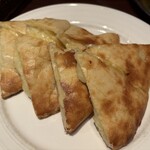 カナピナ 中野坂上店 - チーズナン、かなり破壊力ある