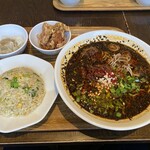 紅虎厨房 御殿場プレミアムアウトレット店  - 選べるタンタン麺セット(黒ごま担々麺)　¥1,958