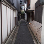 山玄茶 - 小路の入り口より