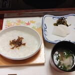 梅の花 - 餅米蒸し、香の物、湯葉お吸い物