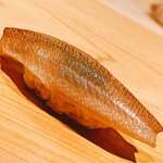 こま田 - キスの漬け。大葉を挟みます