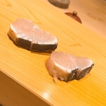 こま田 - 鳥羽の鰆。皮目に降り塩して炙りました