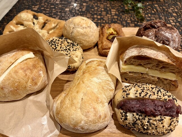 ひとさじ農場製造所 美瑛｜北海道産小麦の手作りパン専門店