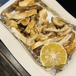板くら慎之輔 - 松茸と肉厚椎茸としめじのホイル焼き