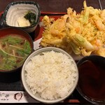 囲炉裏 - 料理写真:かき揚げ定食！