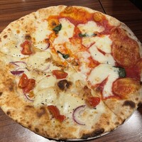 Serafina NEW YORK さいたま新都心店 - ピザ　ハーフ&ハーフは➕200円