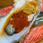 かき鐵 - 通風牡蠣ウニいくら乗せ