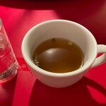 南海飯店 - やわらかい焼ソバのスープ