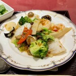 創作料理 YAESU BISTRO - エビとイカのXO醤炒め