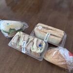 パンタイム - 左から牡蠣サンド、豚カツサンド、ビーフサンド、カレーパン