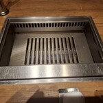 焼肉うしごろ - 網の鉄板です。