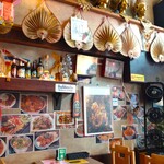 大阪カオマンガイキッチン - まるでタイにいるような店内