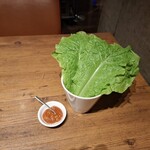 焼肉うしごろ - サンチュとサムジャンです。