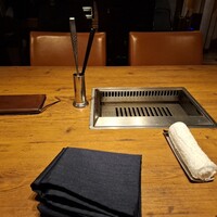 焼肉うしごろ 西麻布本店 - テーブル席です。