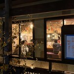晴れのち晴れ - 外観・明るい店内！