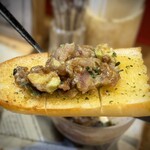 晴れのち晴れ - ■ねぎとろとアボカドのタルタル ガーリックトースト添え ¥869