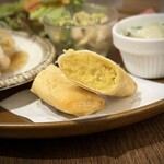 こもれび食堂+ - 一汁五菜のこもれびプラスプレート・さつま芋とクリームチーズの春巻き