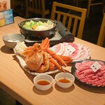 すき焼き 北海道産ズワイガニ・タラバガニ 食べ放題 和牛とカニ 本町店 - 