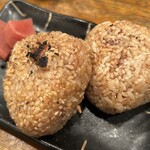 串兵衛 - 焼きおにぎり2個480円、カリッとやきあがってて