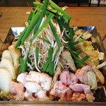 Kotatsu - あっさり醤油ベースの特製もつ鍋。ホルモンと野菜の甘味が絶妙