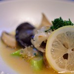 西洋御料理 東洋軒 - 檸檬（れもん）に花瓣茸（はなびらだけ）