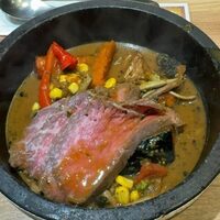 十勝ハーブ牛焼肉 MONMOM - 「十勝ハーブ牛ローストビーフとごろっと野菜の北海道スープカレー」2,200円