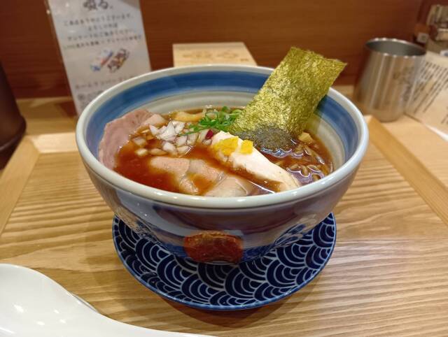 啜る