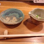 居酒屋はかたんもん - こだわりの器。とても素敵(*ˊ˘ˋ*)   箸置きはすぐ食べちゃう(笑)