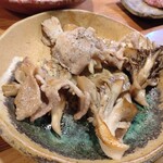 居酒屋はかたんもん - 舞茸と豚ロース焼き。舞茸がジューシーでめっちゃうまうまぁ！