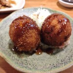 居酒屋はかたんもん - コロッケ。通称『燃える白球』以前のメニュー名。トマトの中に具が入っています。