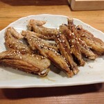 居酒屋はかたんもん - 手羽先の唐揚げ、通称『火を吹くバット』以前のメニュー名でした。そしてこれが一押し！胡椒が効いていてお酒が進みます。もちろんオカワリしました(*ˊ˘ˋ*)