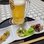 伝 - 先付けをビールで