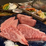 和牛一頭買い 焼肉ホルモン黒野 - 