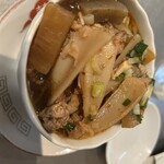 渋谷 半地下酒場 - 掘っても掘っても薬研軟骨。。。年間100杯は煮込み食べてるけど薬研軟骨８割はないよー！ってなりました