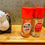 らーめん梶原 - 卓上調味料 と つま楊枝