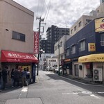 手打らーめん 大進 - お向かいの現代さんは良きライバル。今日はたまたまお休み。