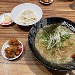 ラー麺ずんどう屋 - 料理写真:水餃子と野菜ラーメン