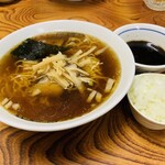 らーめんとも - 料理写真:らーめん750円と追加のやくみ100円。追いダレも無料で付きます