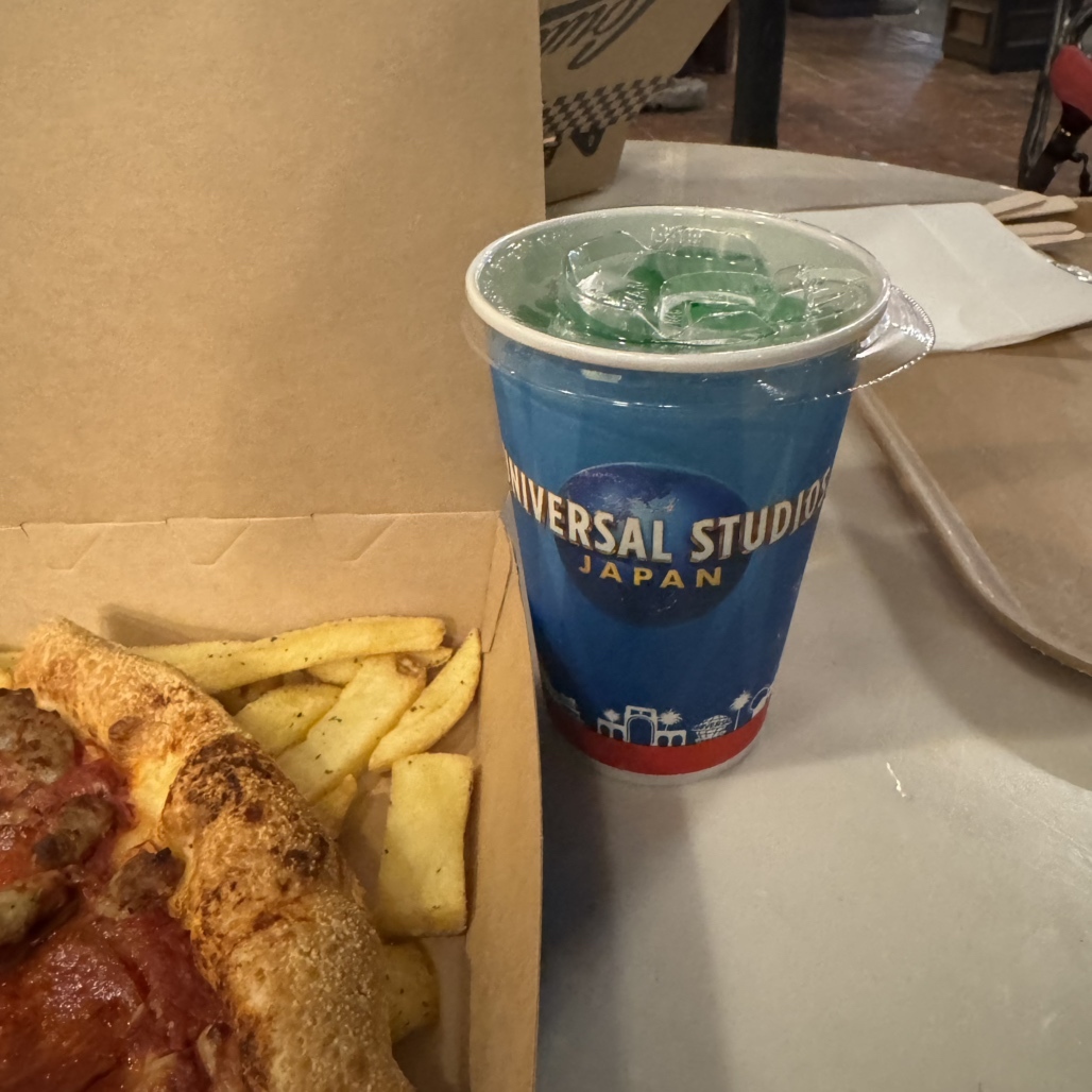 写真 : ルイズ N.Y. ピザ パーラー （Loui's N.Y. Pizza Parlor