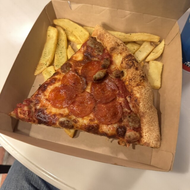 Loui’s N.Y. Pizza Parlor photo 4