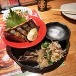 鮮魚とおばんざい 浜金 - カツオのたたき半々