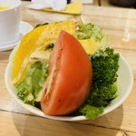 Kuwa Monpe - ＋６６０円のランチサラダ