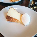 Balcony by 6th - ベイクドチーズケーキ