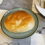 ベーカリーブランシュ - コレがなぜかリピーターとなる昔懐かしやクリームパン