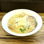 麺屋 秀彬 - 料理写真:鶏白湯らーめん　チャーシュー2枚